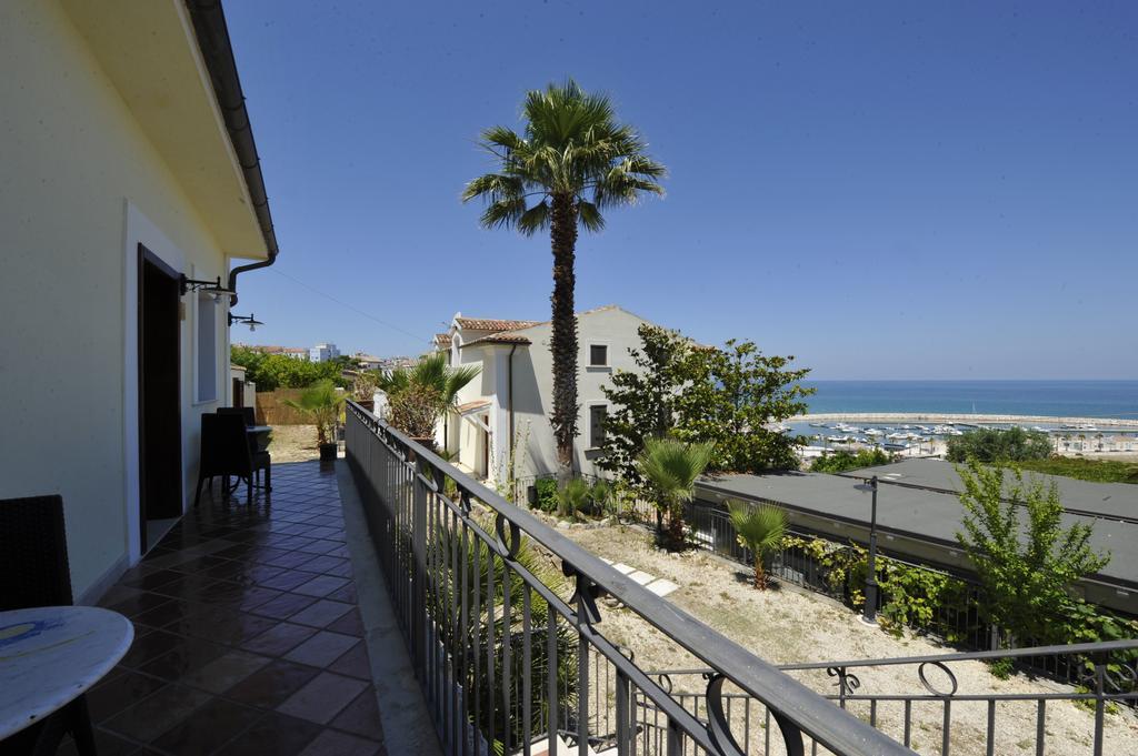 Albergo Villa Vittoria Rodi Garganico Exterior foto